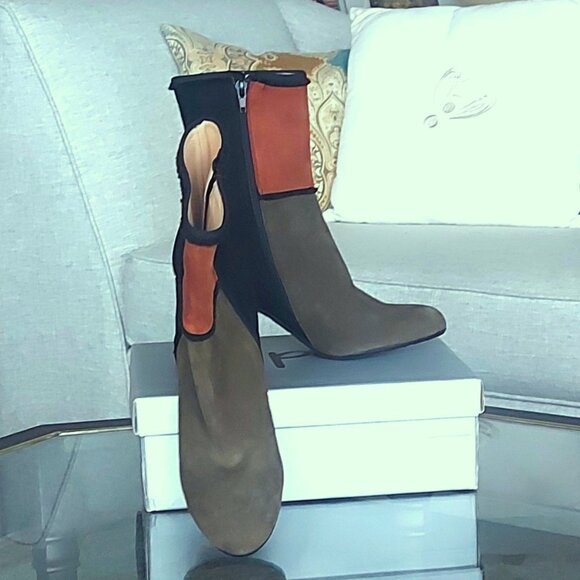 Ron White Colorblocked, Weatherproof, Suede Ankle Boot - Size 37.5 (US 7) - Picture 2 of 8